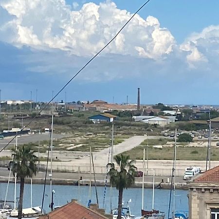 Studio meublé 5 mn de la gare 10 mn des plages Sète Extérieur photo